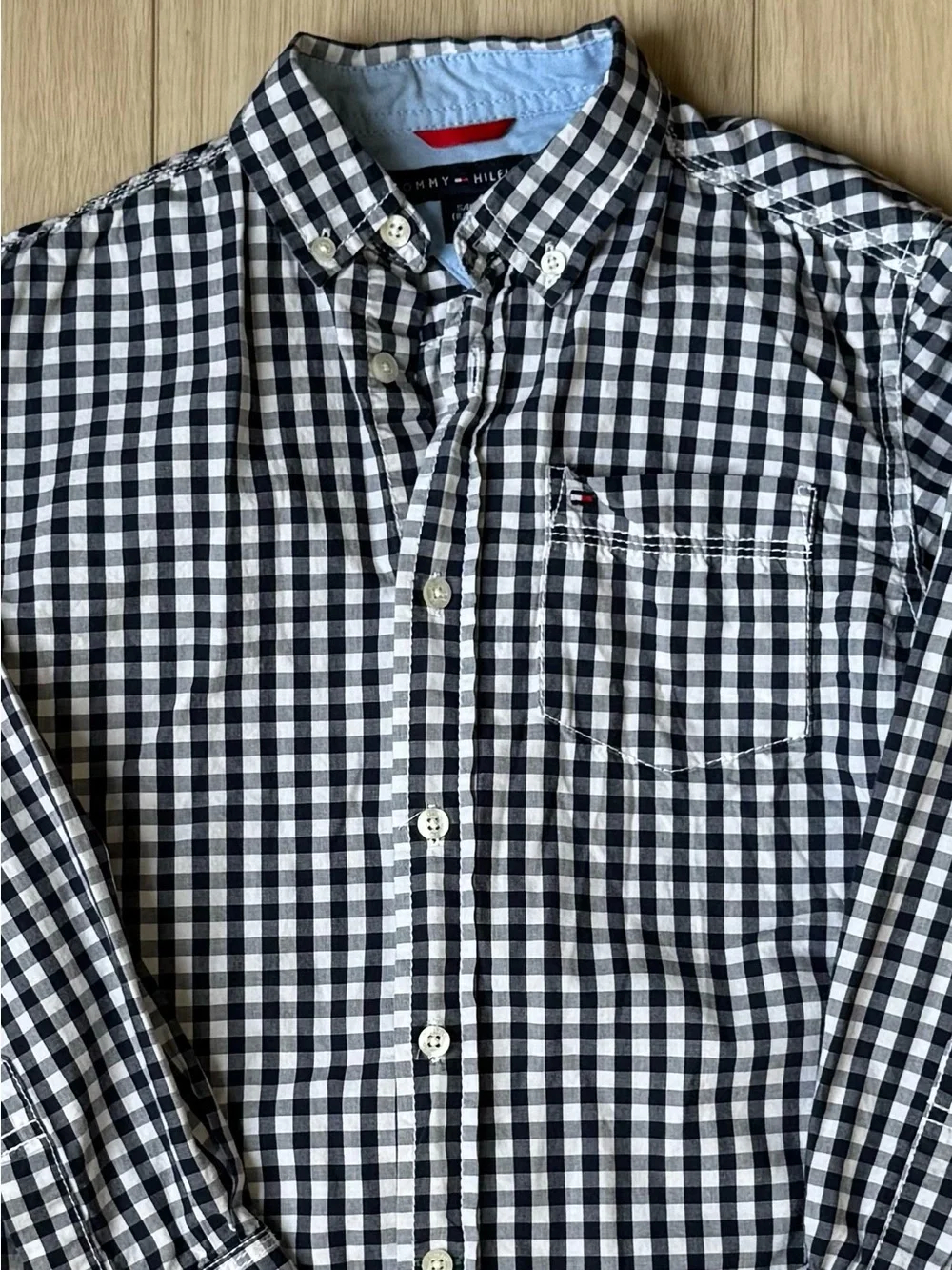Tommy Hilfiger boys Small 8/10 long sleeve button down dress shirt navy plaid